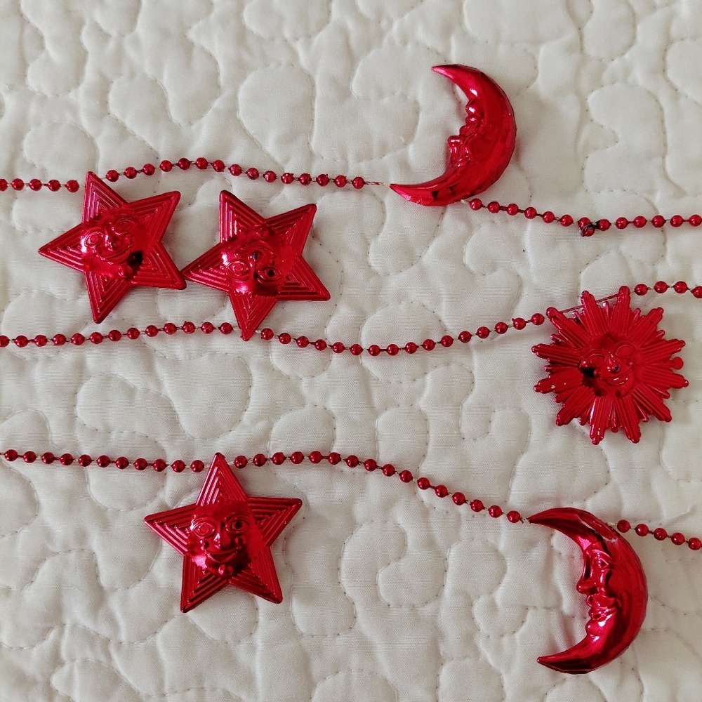 โคVintage 90s Red Celestial Sun, Moon & Star Garland (4 strands) w/ Star Ornament - Picture 5 of 9